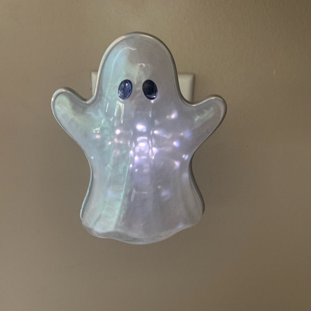 Bath and Body Works Iridescent Ghost Wallflower- light up